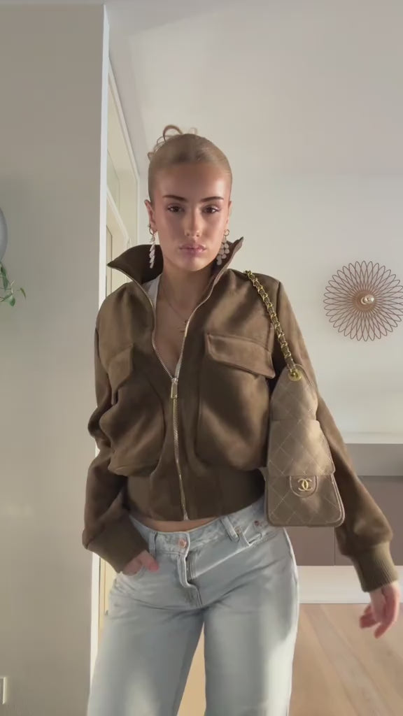 Célina Aviator Jacket — V55 — @_mia.gnr — publication rights validated 2026-09-13
