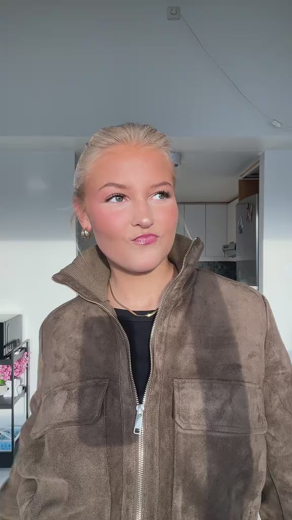 Célina Aviator Jacket — V25 — @lottamyhree — publication rights validated 2026-09-13