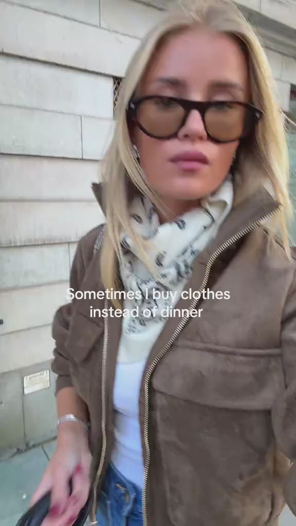 Célina Aviator Jacket — V09 — @1zab3l1a — publication rights validated 2026-09-13