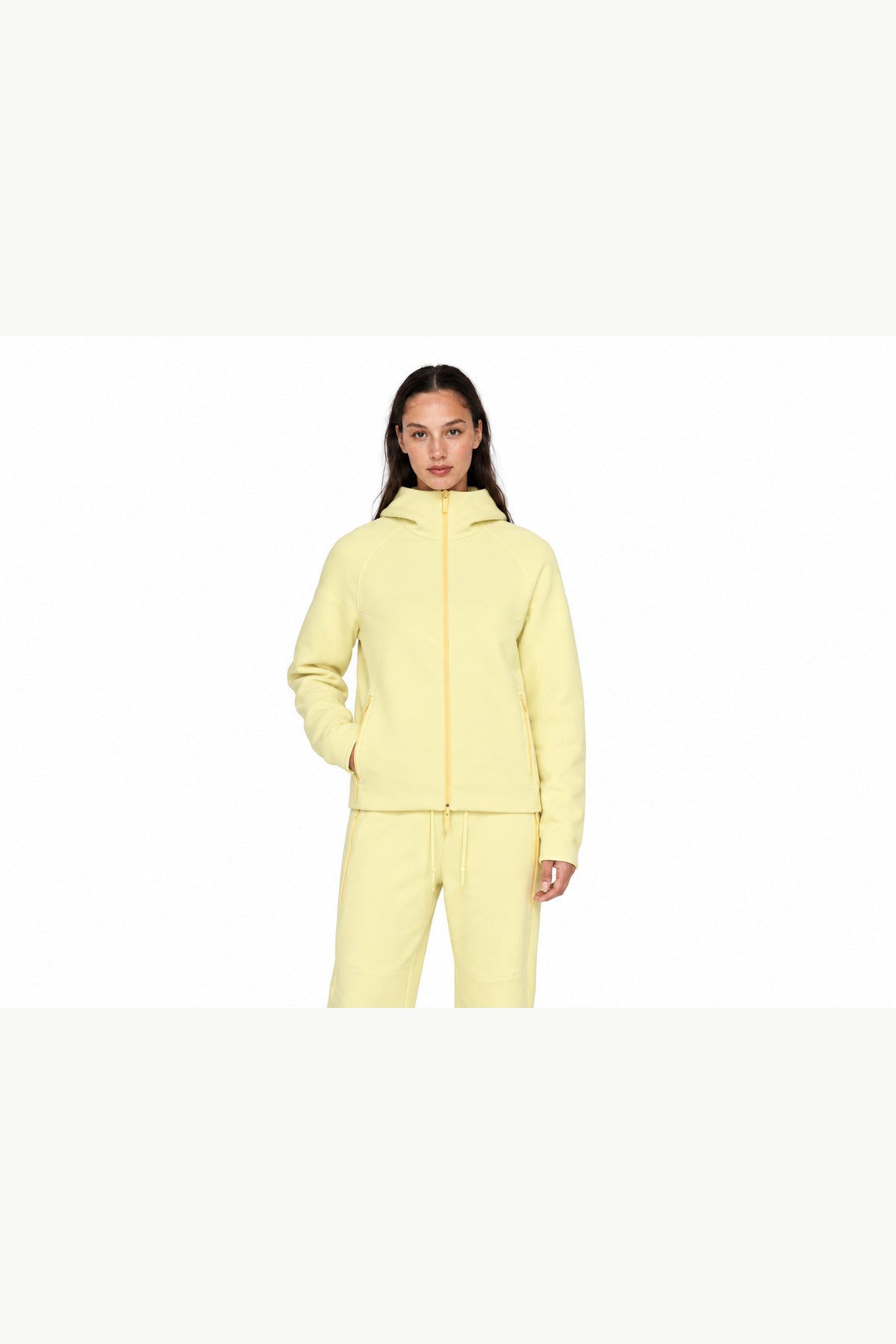Solène citron fleece set, waist-up view